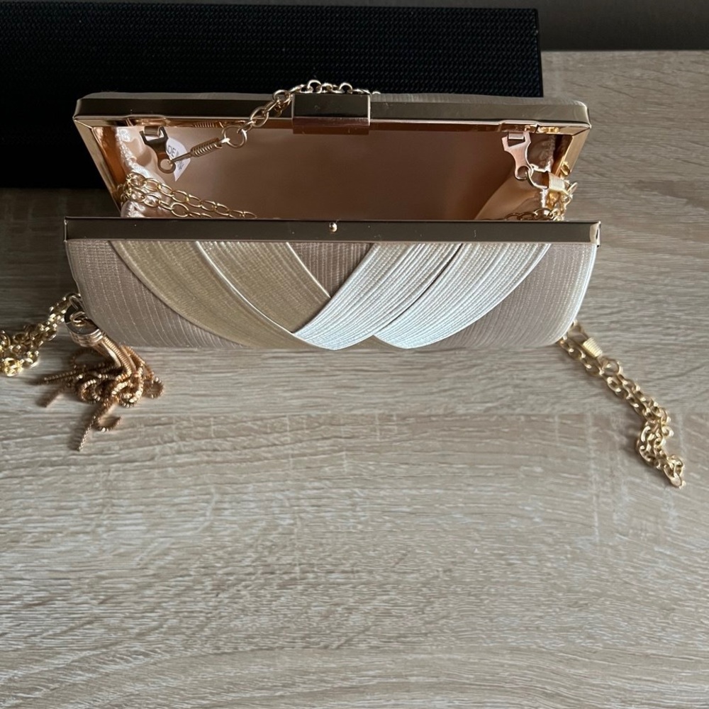 Elegant Gold Clutch Bag - Picture 6 of 8